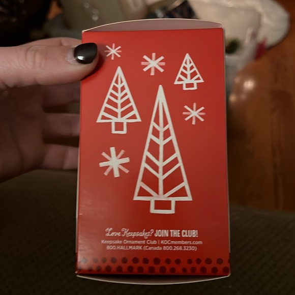 2013 Hallmark KEEPSAKE - Santa's North Pole workshop ornament - Picture 5 of 7